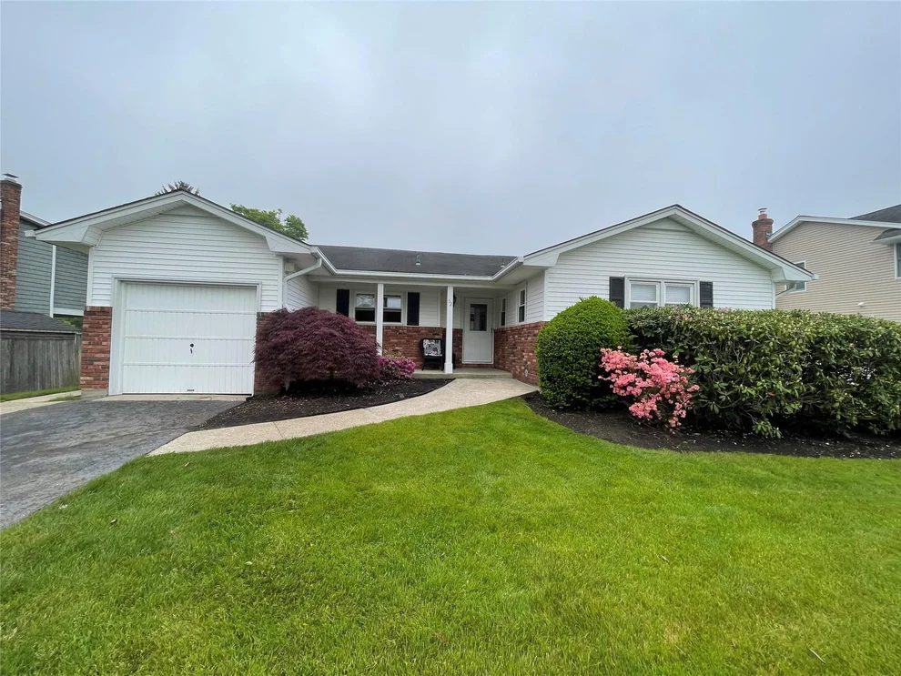Unit for sale at 52 Hofstra Drive, Smithtown, NY 11787