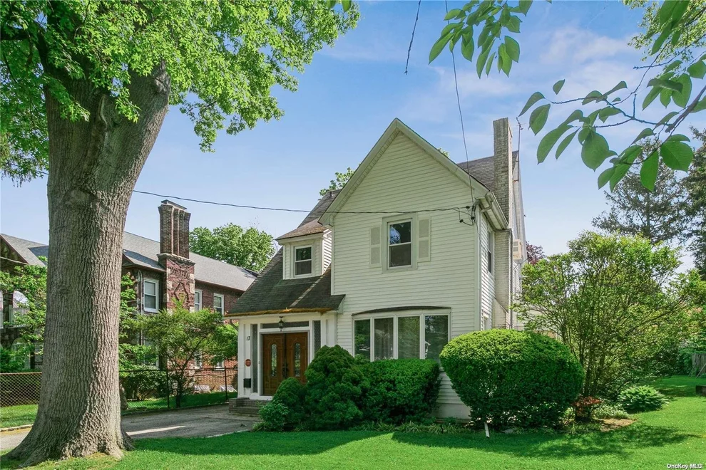 Unit for sale at 17 Prospect Street, North Hempstead, NY 11021