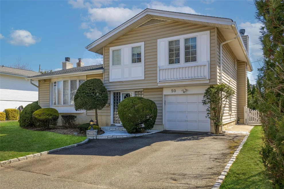 Unit for sale at 50 Fountain Lane, Oyster Bay, NY 11753