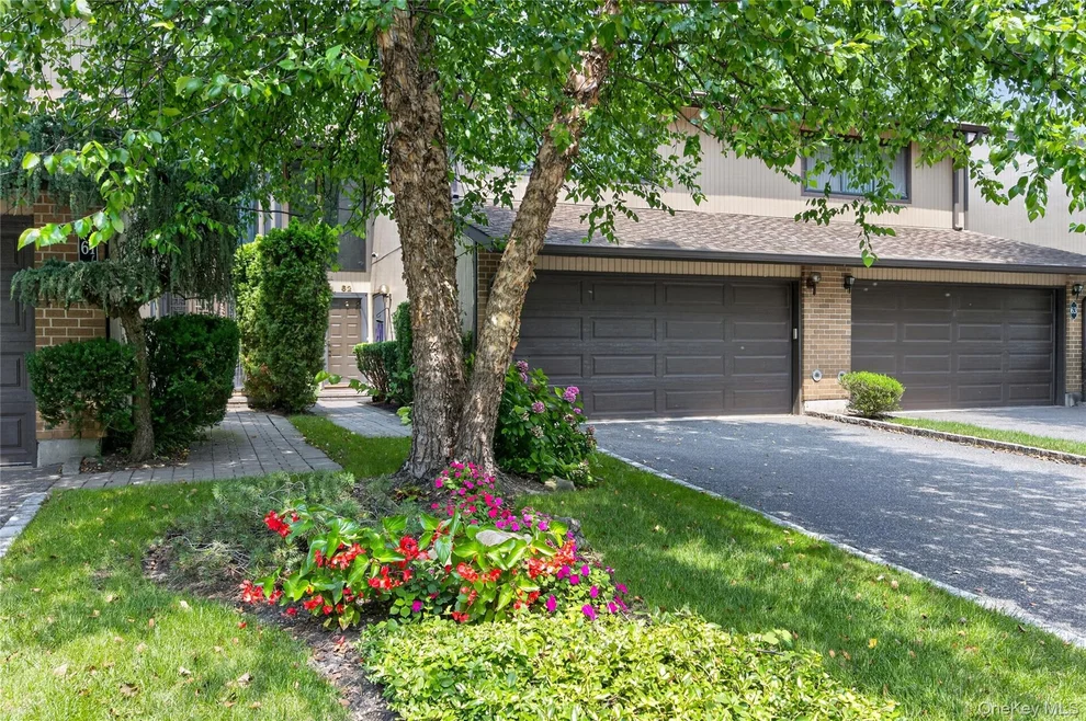 Unit for sale at 62 Wimbledon Drive, North Hempstead, NY 11576