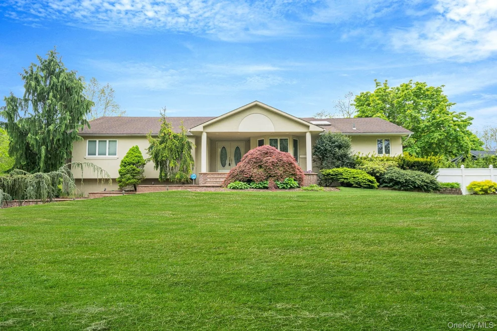 Unit for sale at 14 Penn Drive, Huntington, NY 11746