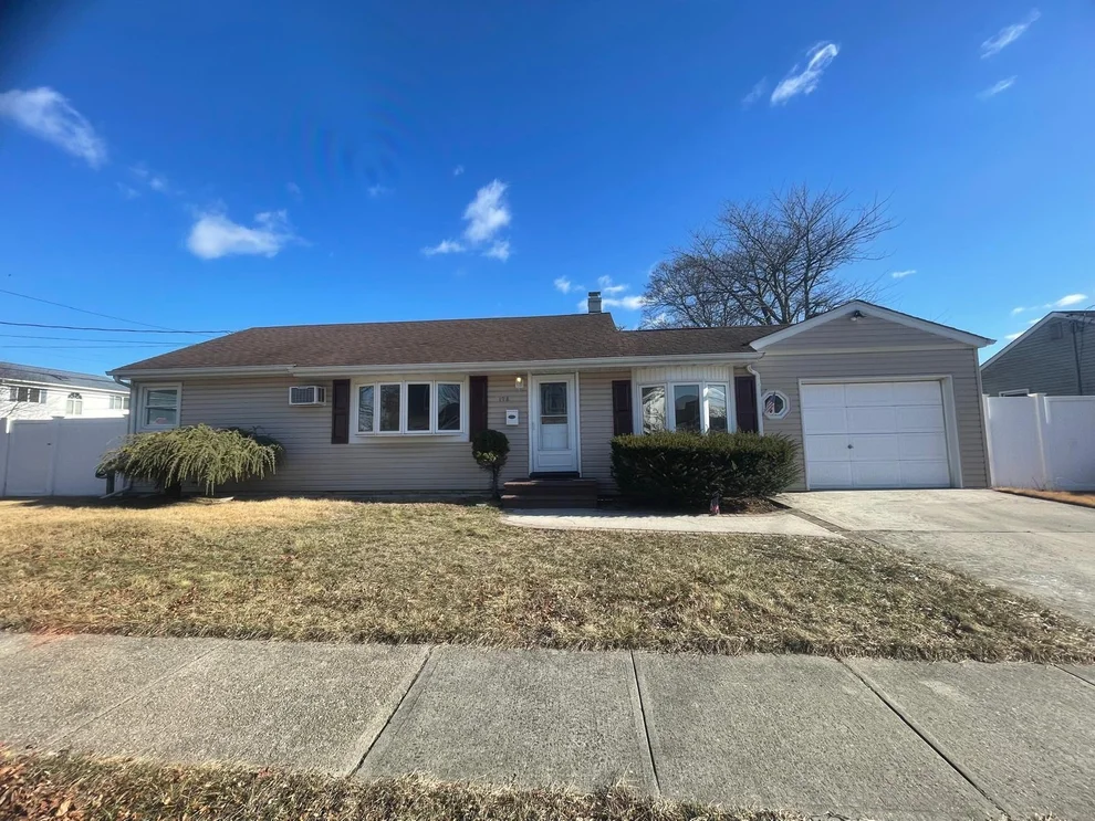 Unit for sale at 198 N 2nd Street, Oyster Bay, NY 11714