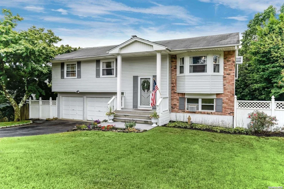 Unit for sale at 12 Hill Lane, Smithtown, NY 11787