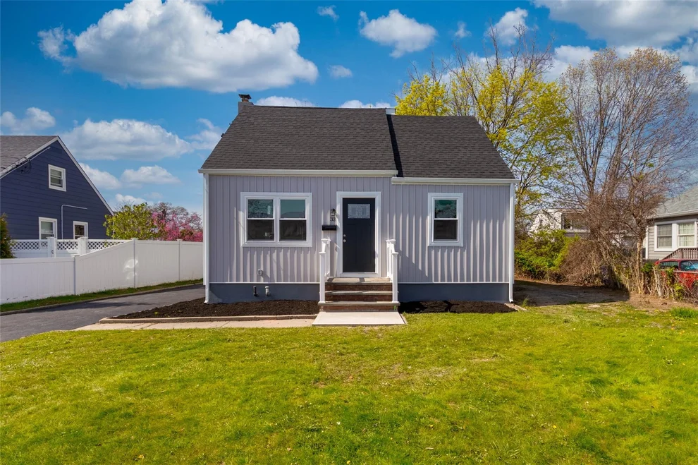 Unit for sale at 33 Veronica Lane, Babylon, NY 11703