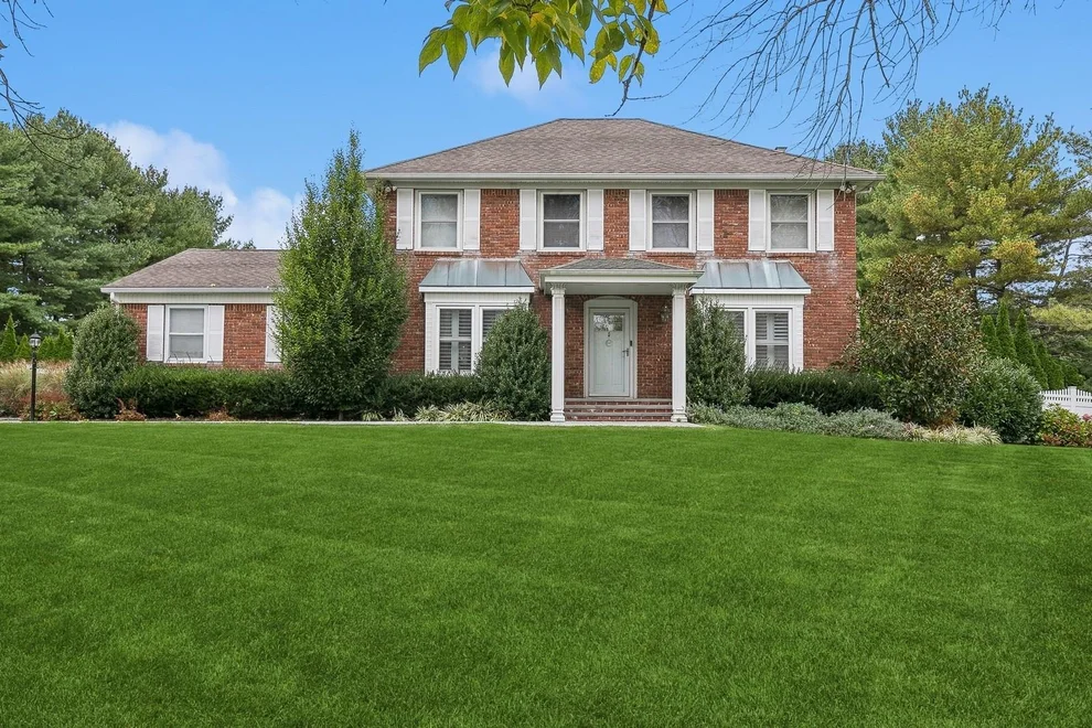 Unit for sale at 21 Partridge Lane, Huntington, NY 11743
