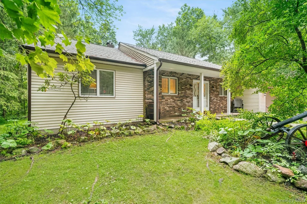 Unit for sale at 182 Redder Road, Shawangunk, NY 12566