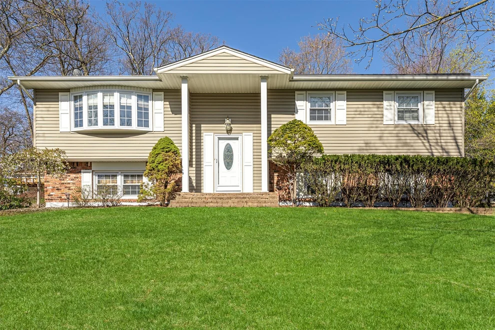 Unit for sale at 17 Strathmore Drive, Clarkstown, NY 10956