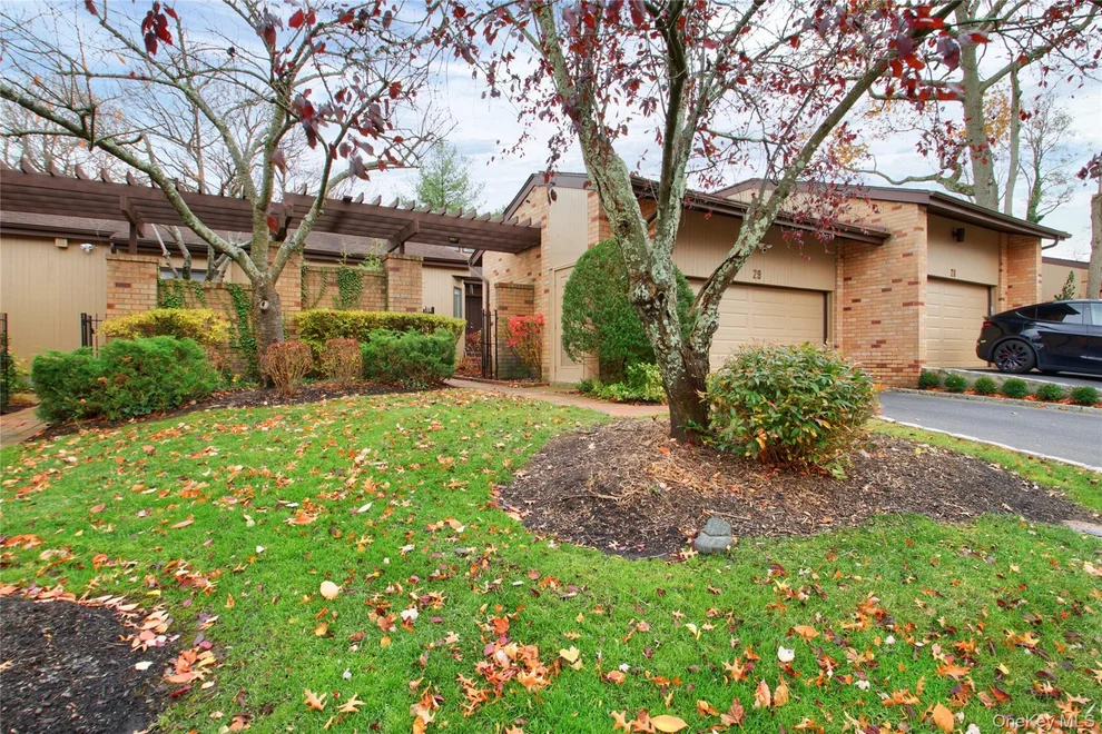 Unit for sale at 29 Woodland Drive, North Hempstead, NY 11576