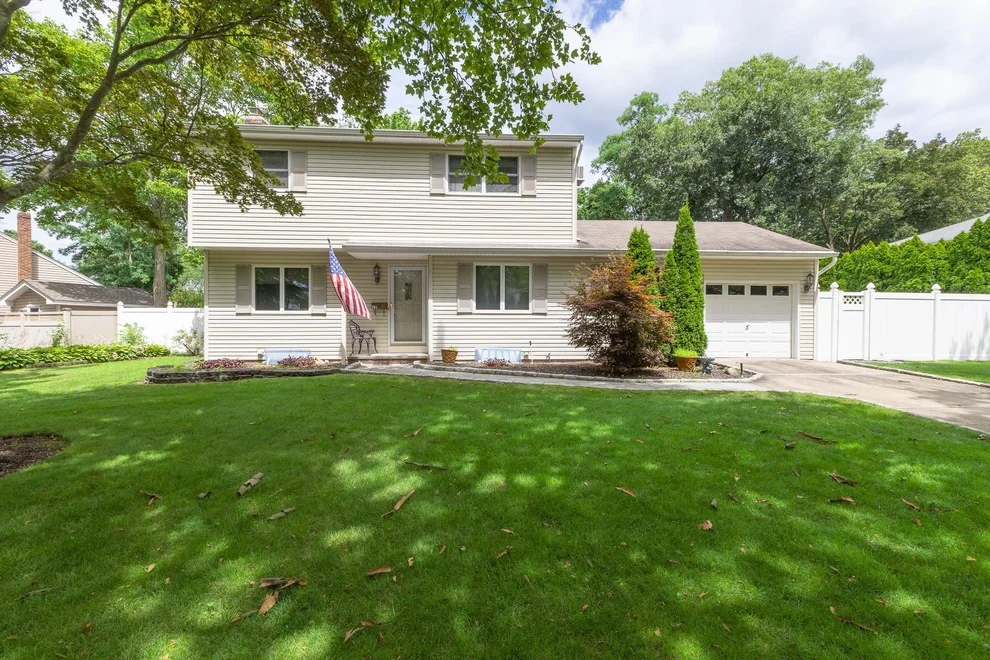 Unit for sale at 12 Newtown Lane, Huntington, NY 11747