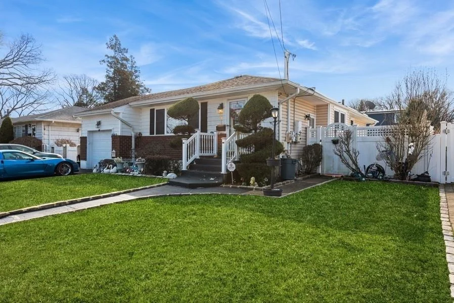 Unit for sale at 160 Jerusalem Avenue, Oyster Bay, NY 11758