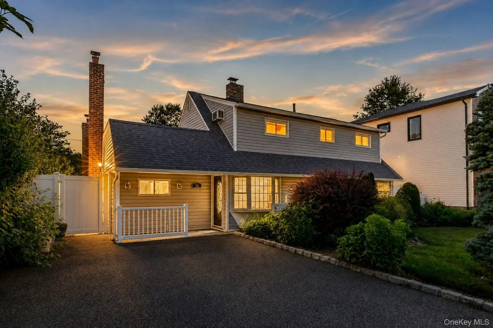 Unit for sale at 34 Hedge Lane, North Hempstead, NY 11590