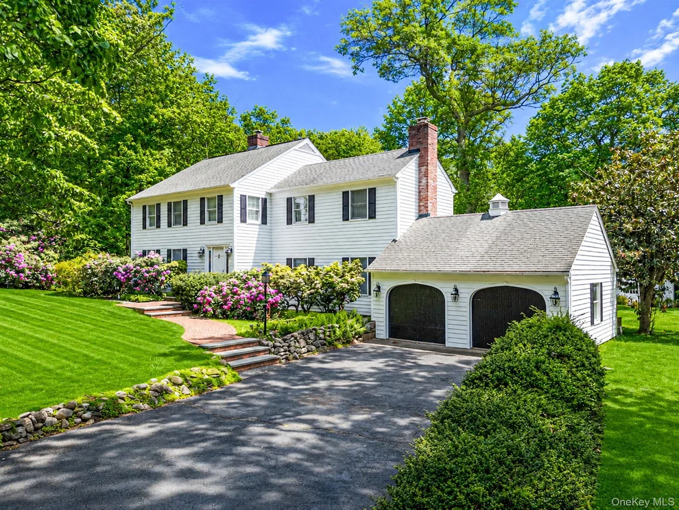 Unit for sale at 2068 Lansing Place, Oyster Bay, NY 11791