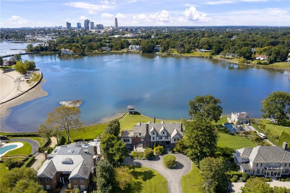 Unit for sale at 8 Pryer Lane, Mamaroneck, NY 10538