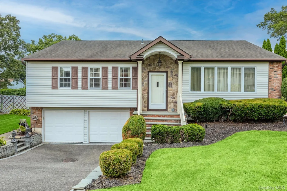 Unit for sale at 3 Louis Place, Smithtown, NY 11767