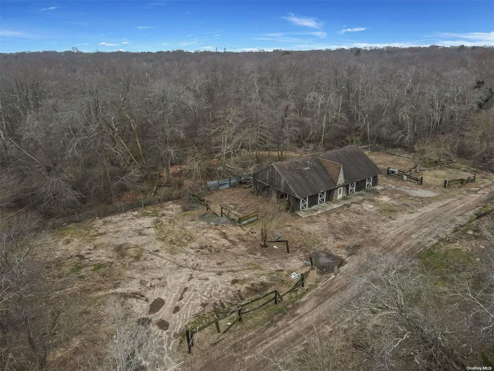 Unit for sale at 32 Deer Path Road, Islip, NY 11722