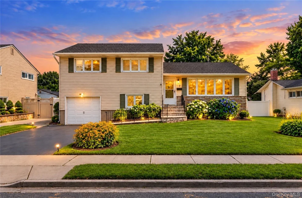 Unit for sale at 7 Primrose Avenue, Oyster Bay, NY 11801