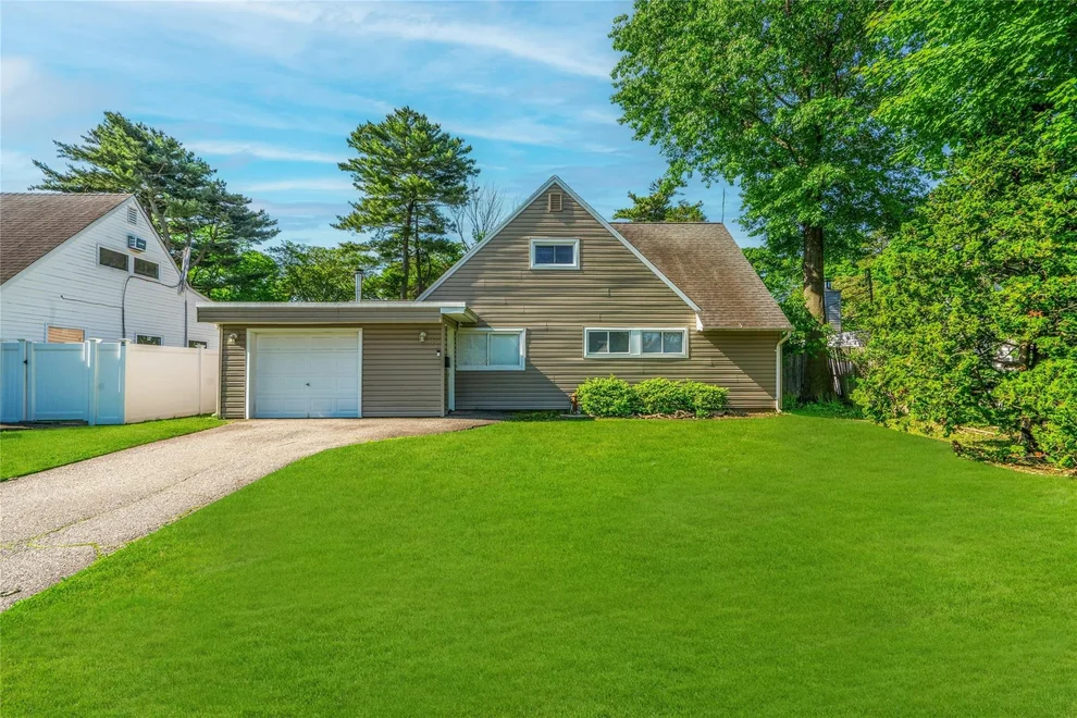 Unit for sale at 45 Bond Lane, Oyster Bay, NY 11801