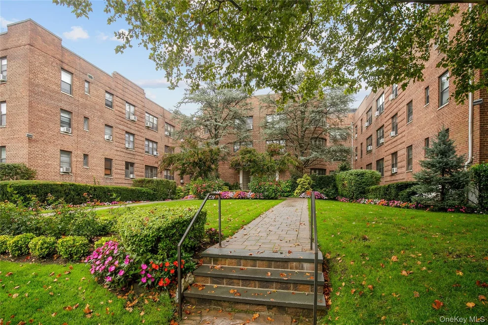 Unit for sale at 15 Canterbury Road, North Hempstead, NY 11021