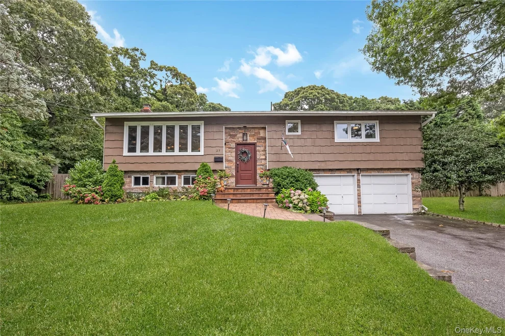 Unit for sale at 27 Baywood Lane, Islip, NY 11705