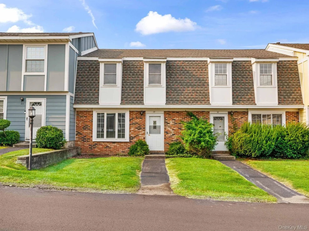 Unit for sale at 39 Sunny Brook Circle, Lloyd, NY 12528