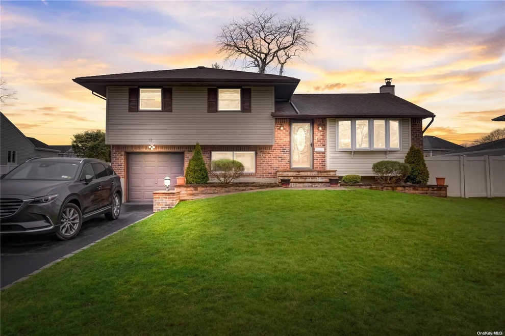 Unit for sale at 12 Sycamore Lane, Huntington, NY 11725