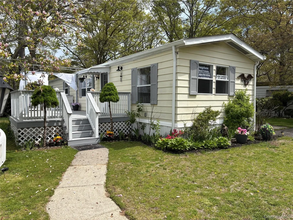 Unit for sale at 525/82 Riverleigh, Riverhead, NY 11901
