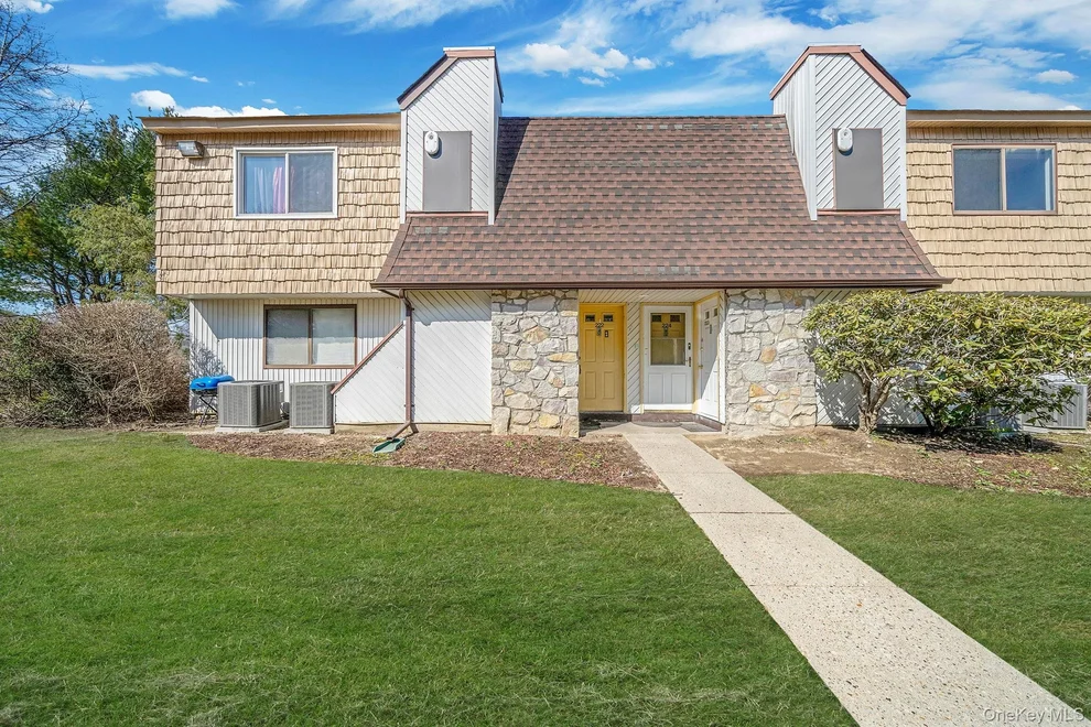 Unit for sale at 222 Pointe Circle N, Brookhaven, NY 11727