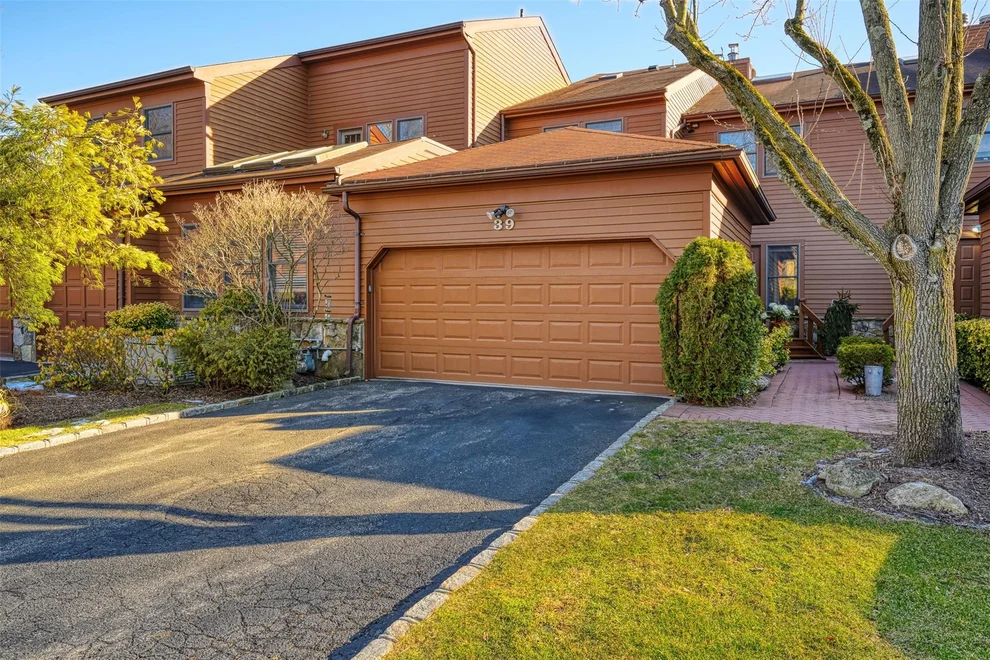 Unit for sale at 39 Hunt Drive, Oyster Bay, NY 11753