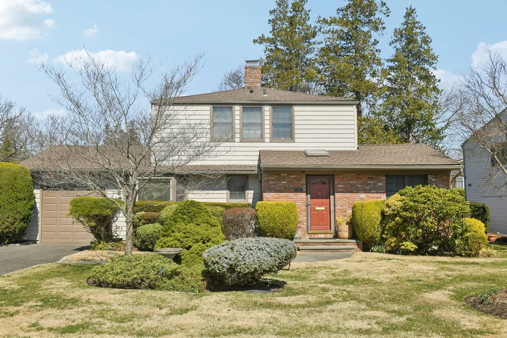 Unit for sale at 74 Argyle Road, North Hempstead, NY 11507