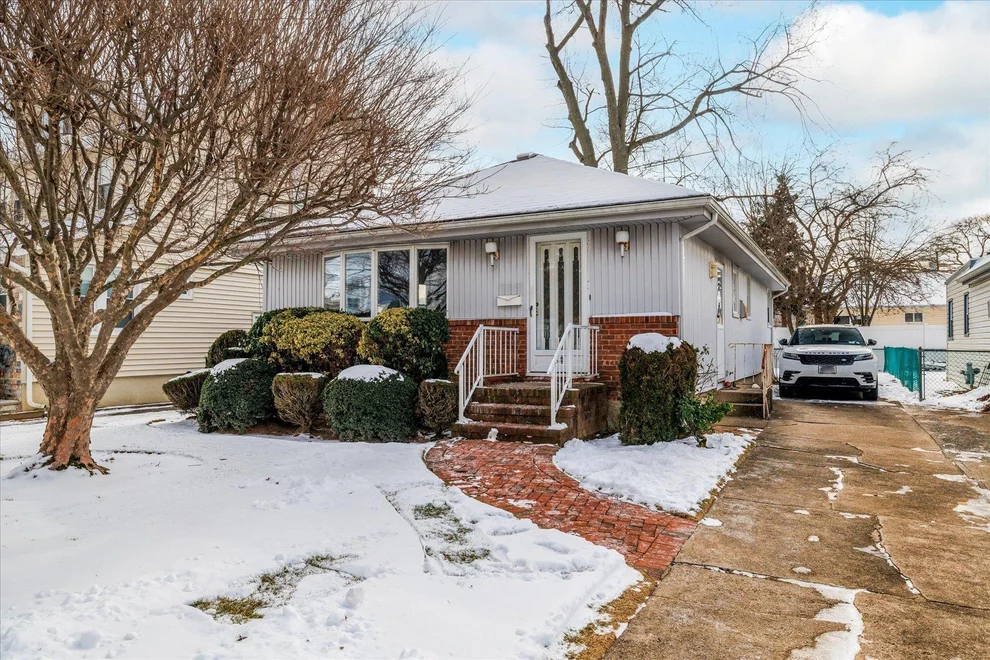 Unit for sale at 34 Waterview Place, Hempstead, NY 11563