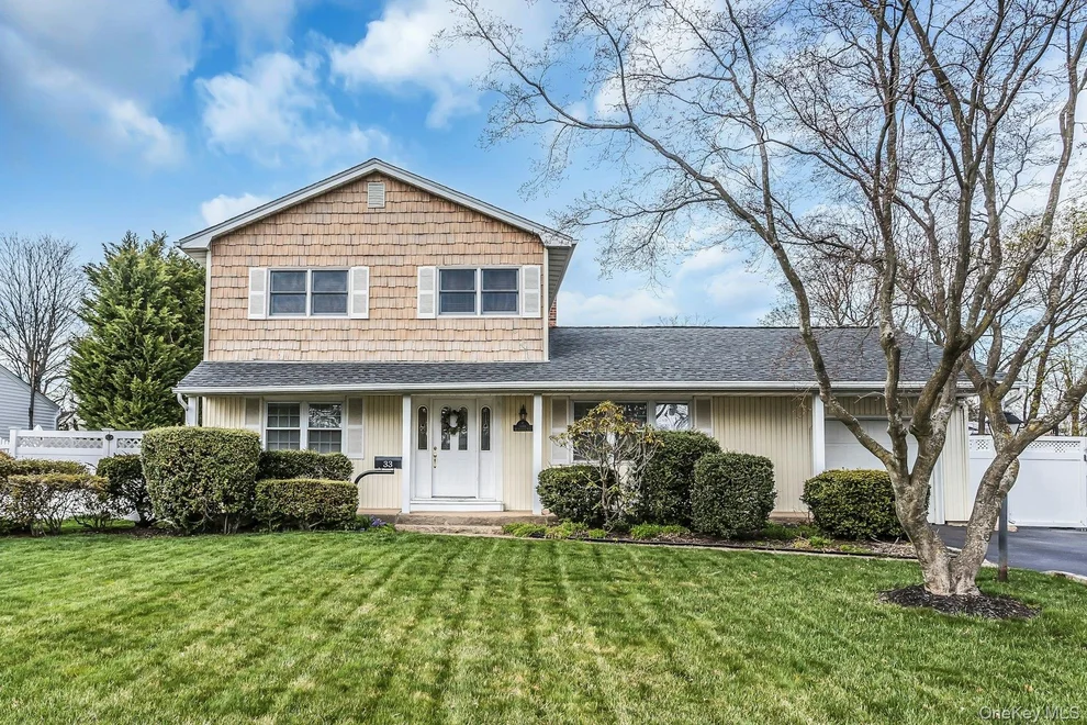 Unit for sale at 33 Primrose Lane, Smithtown, NY 11754