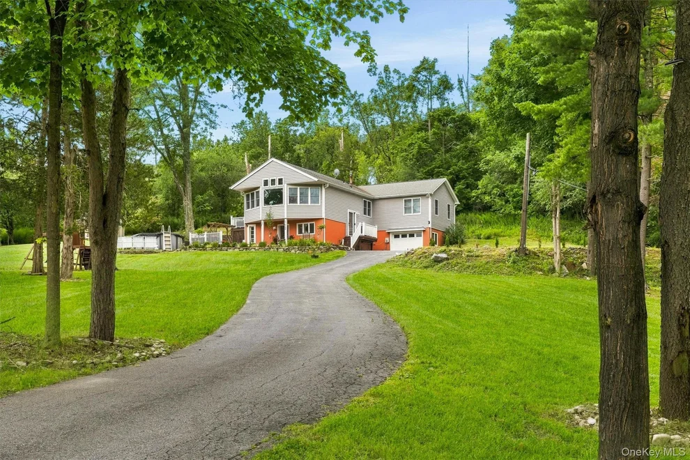 Unit for sale at 412 Laroe Road, Chester Town, NY 10918