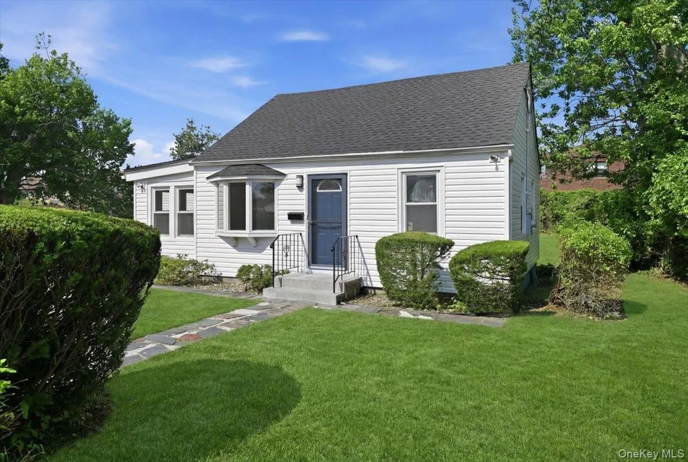 Unit for sale at 310 West Drive, Babylon, NY 11726