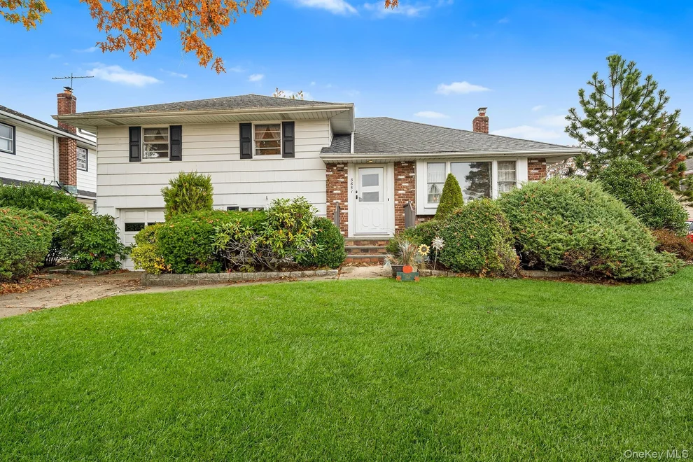 Unit for sale at 3651 Woodbridge Lane N, Hempstead, NY 11793