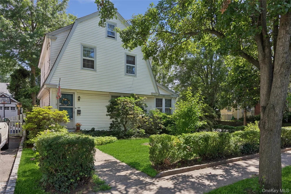 Unit for sale at 50 Park Avenue, North Hempstead, NY 11050