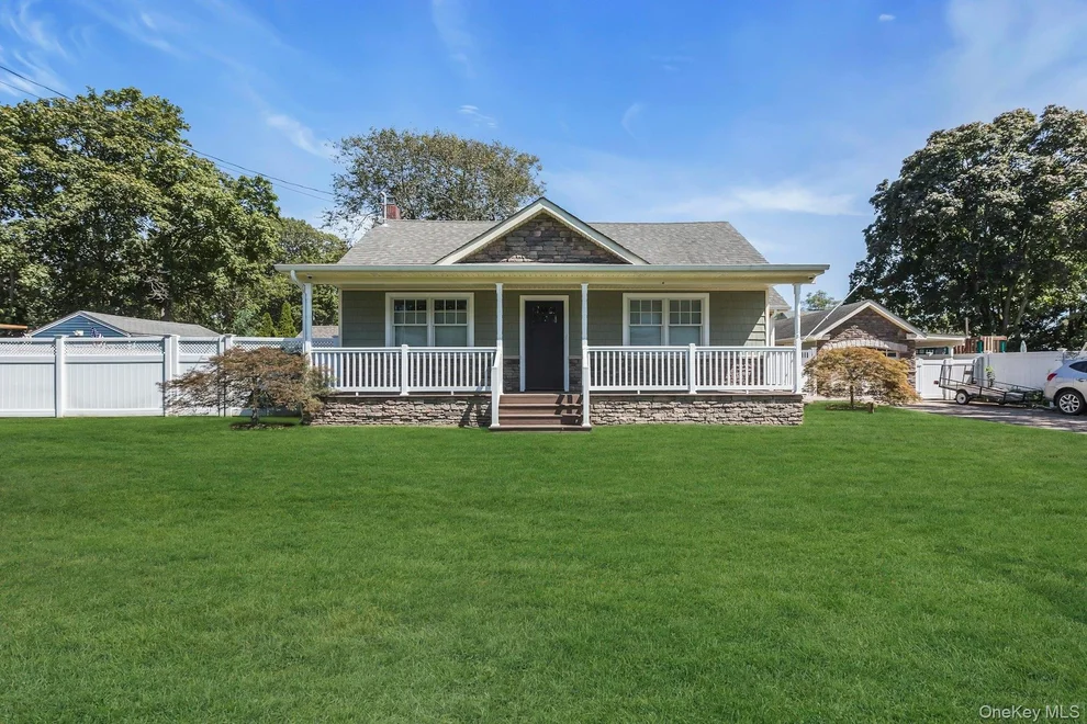 Unit for sale at 9 Arkays Avenue, Islip, NY 11730