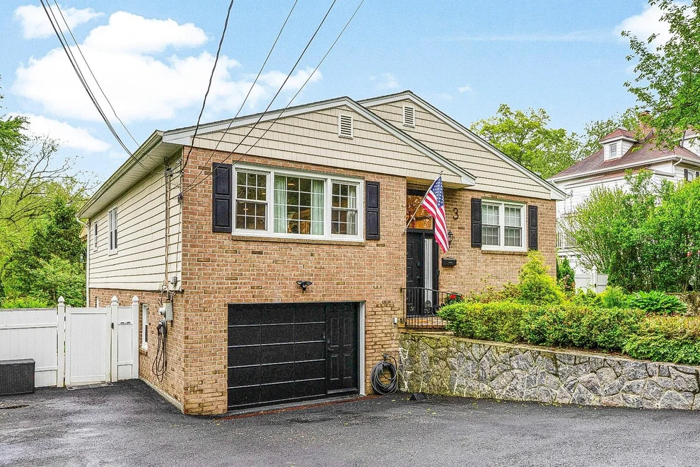 Unit for sale at 3 Cross Road, Greenburgh, NY 10502