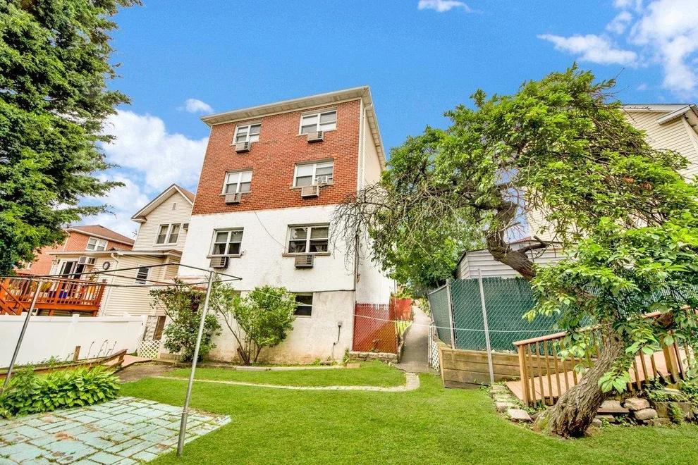 Unit for sale at 1455 Kennellworth Place, New York, NY 10465