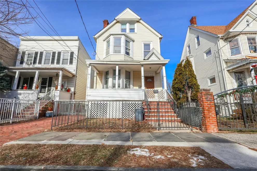 Unit for sale at 17 Tompkins st, New York, NY 10304