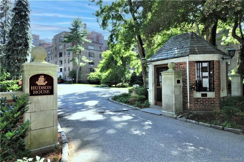 Unit for sale at 100 Ardsley Avenue W, Greenburgh, NY 10503