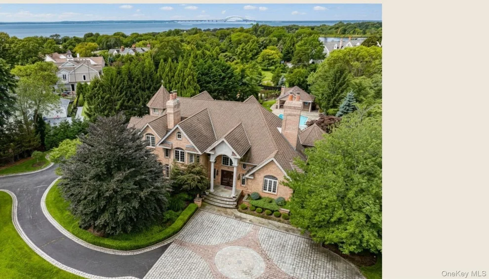 Unit for sale at 26 The Helm, Islip, NY 11730