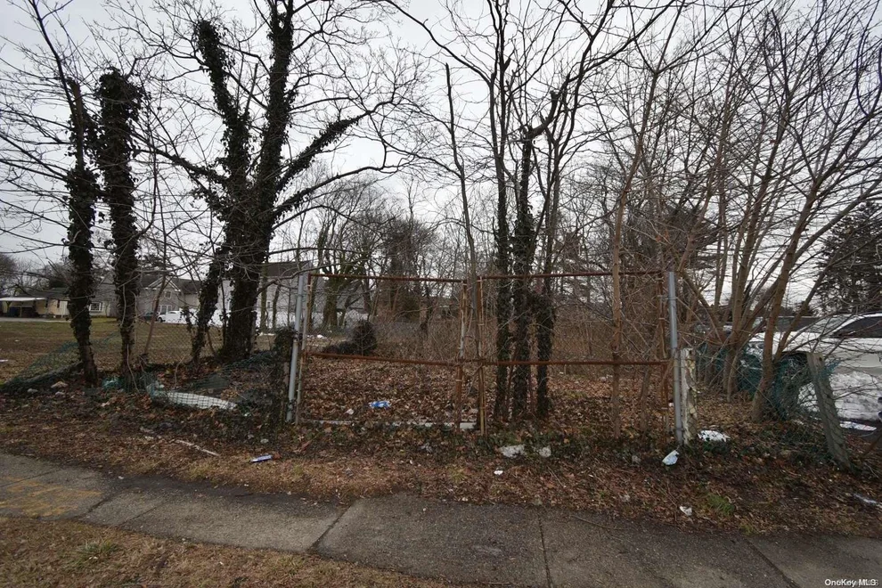 Unit for sale at Central Avenue, Oyster Bay, NY 11801