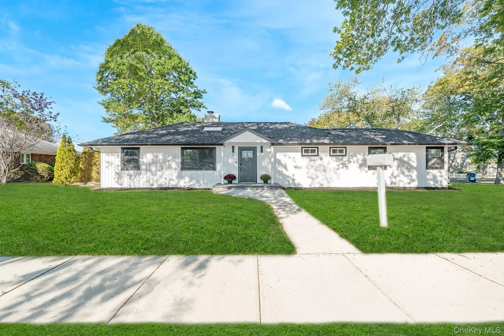Unit for sale at 5 Huron Avenue, Oyster Bay, NY 11758