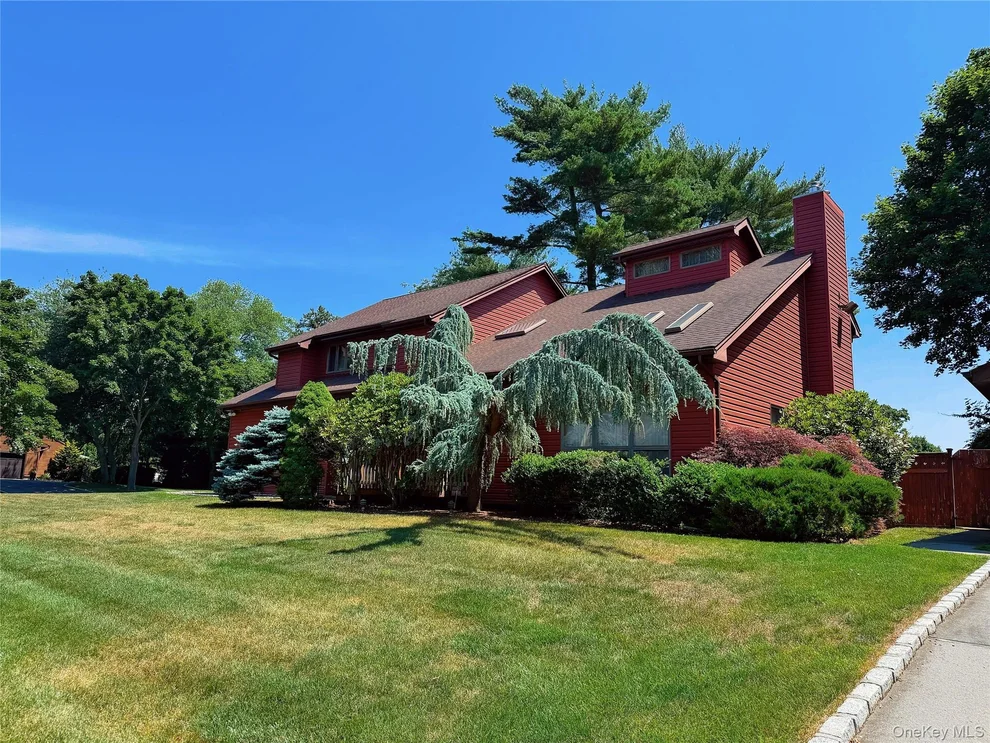Unit for sale at 6 Jamor Court, Smithtown, NY 11767