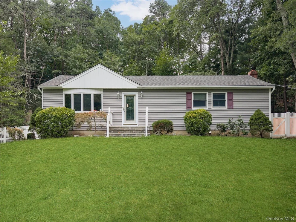 Unit for sale at 6 Valleywood Road, Smithtown, NY 11787