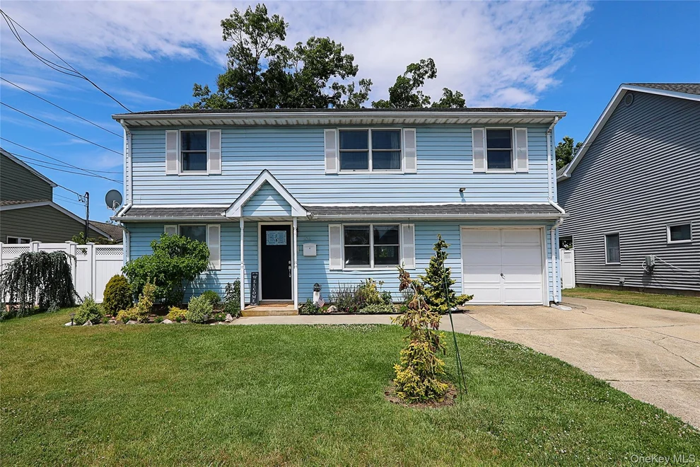Unit for sale at 161 Arlyn Drive W, Oyster Bay, NY 11758