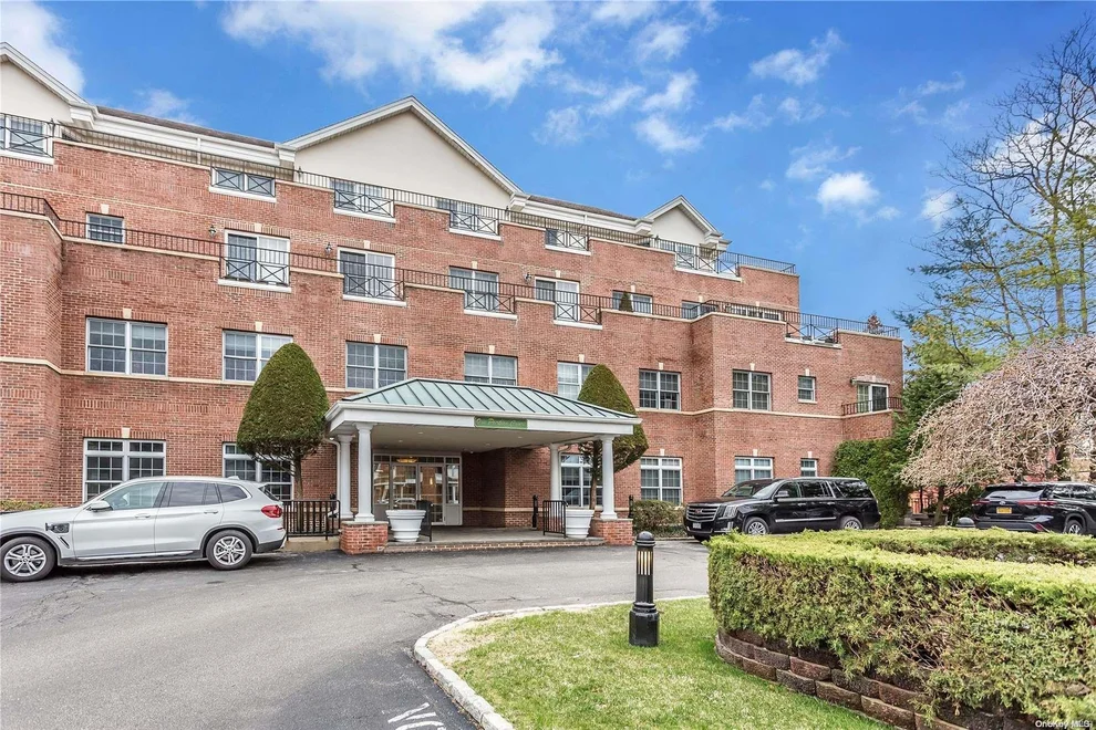 Unit for sale at 1 Portico Court, North Hempstead, NY 11021
