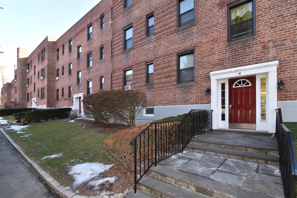 Unit for sale at 14 S Broadway, Greenburgh, NY 10533