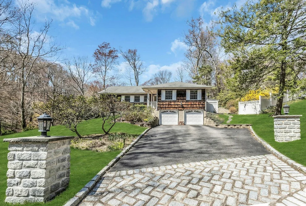 Unit for sale at 1 Harvest Hill Lane, Huntington, NY 11743