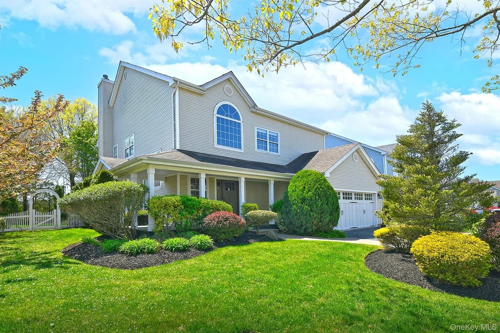 Unit for sale at 1 Dylan Place, Huntington, NY 11747